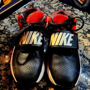 Kids Nikes-3.5y-Practically New Shape!!